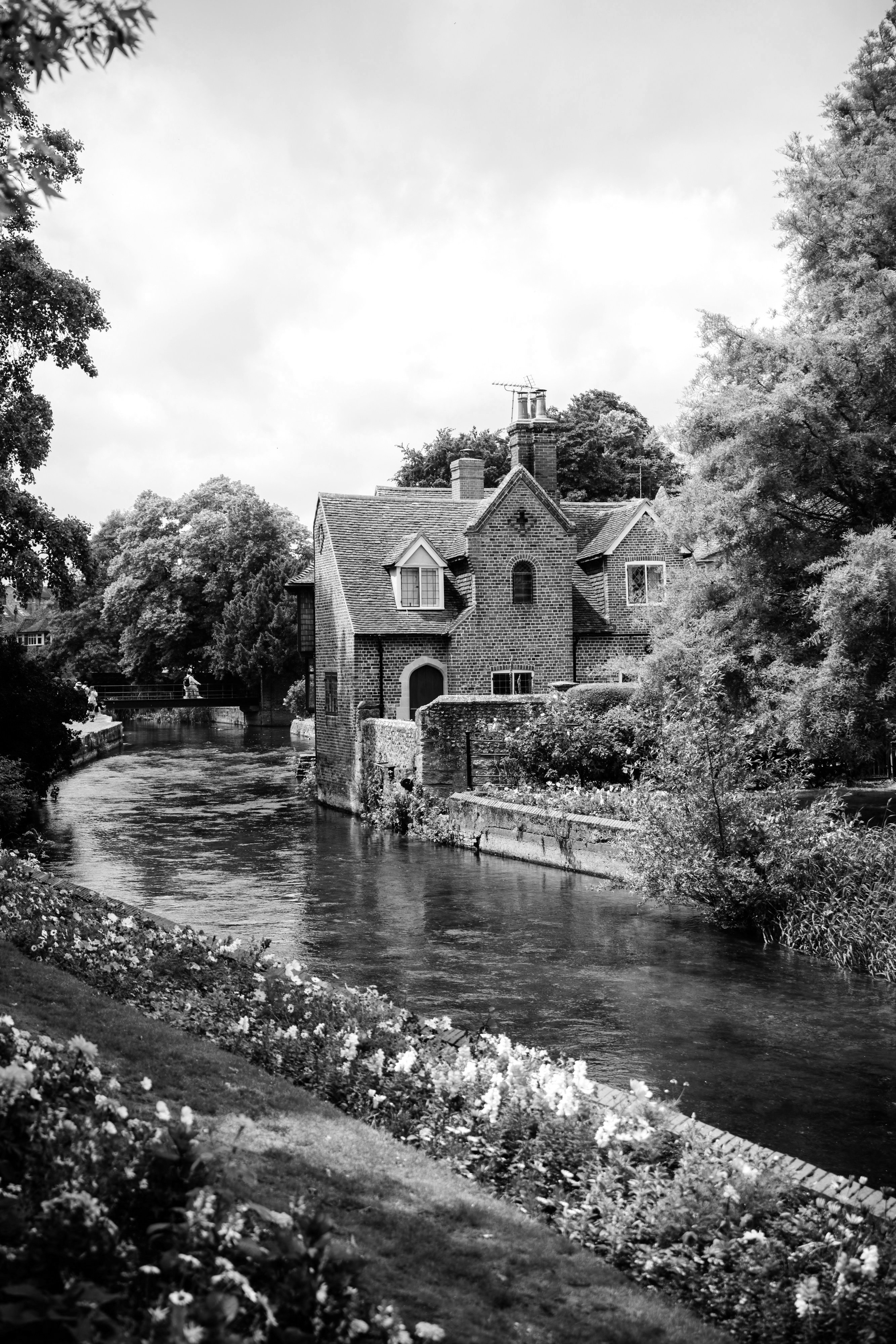 Riverside cottage in Cassiobury Park, Watford